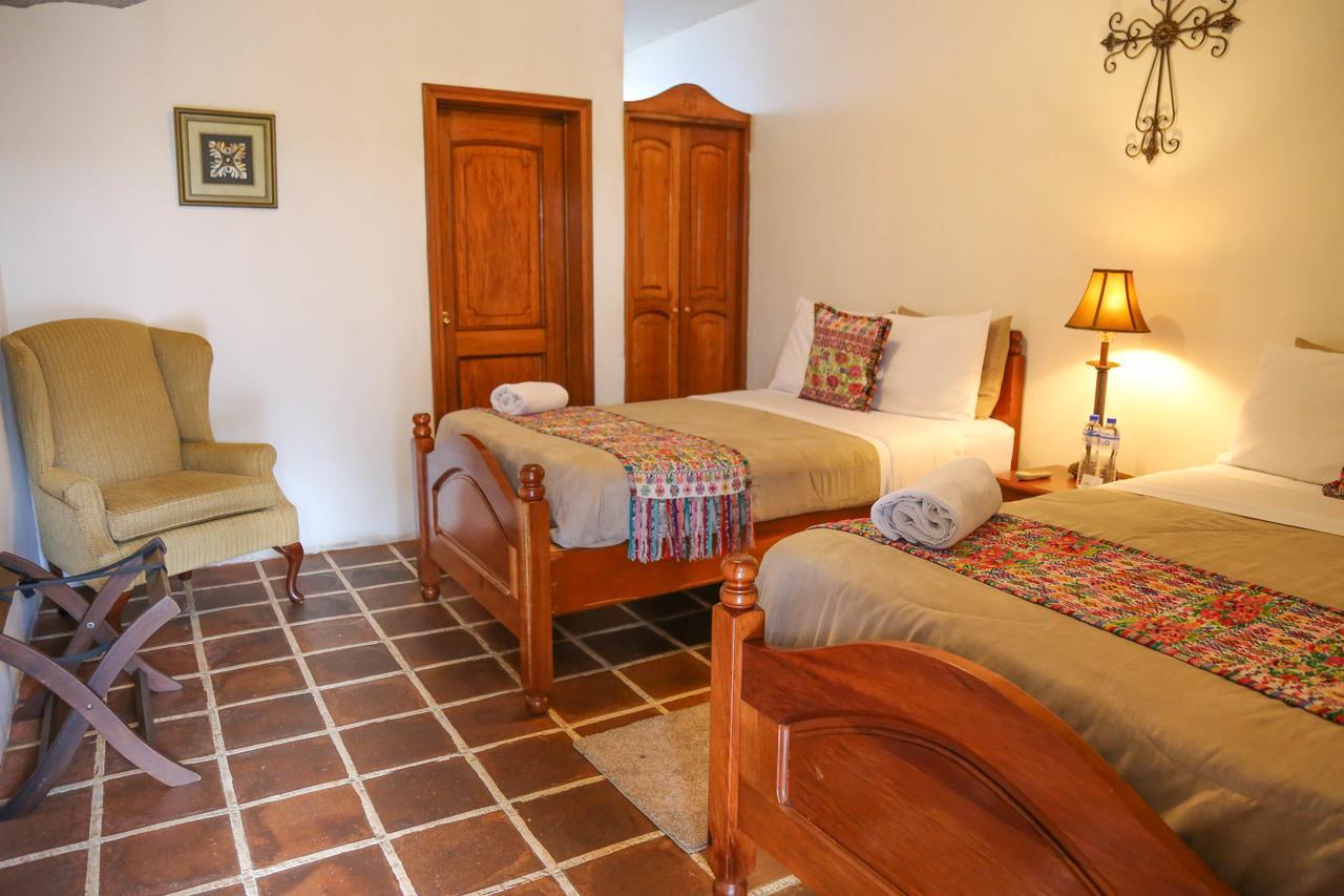 El Carmen Suites Antigua Room photo